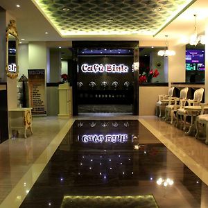 Grand Batik Inn